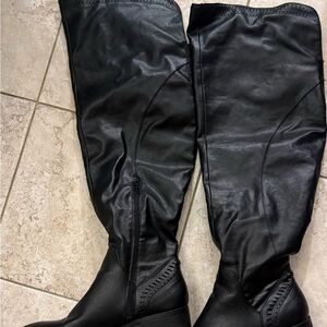 Elegant Black Women's Knee-High Boots size 11